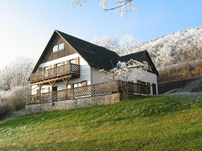 Nice Holiday Home Near Ski Area メーデバッハ エクステリア 写真